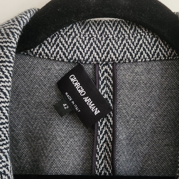 Giorgio Armani Blazer Size 42 - Picture 2 of 6